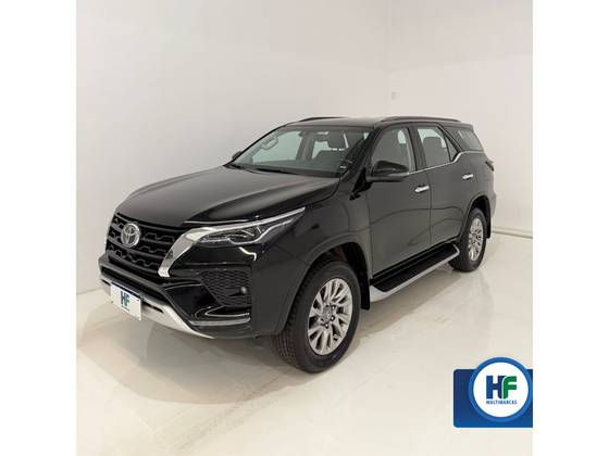 TOYOTA HILUX SW4 2.8 D-4D TURBO DIESEL SRX 4X4 AUTOMÁTICO TOYOTA HILUX SW4 2.8 D-4D TURBO DIESEL SRX 4X4 AUTOMÁTICO